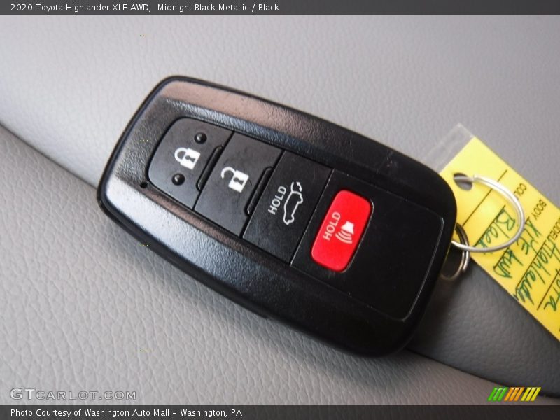 Midnight Black Metallic / Black 2020 Toyota Highlander XLE AWD