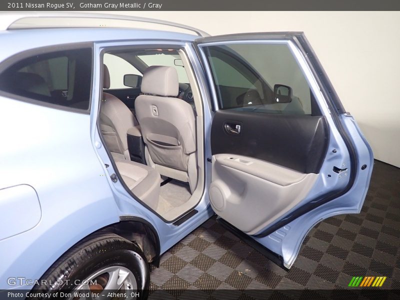 Gotham Gray Metallic / Gray 2011 Nissan Rogue SV