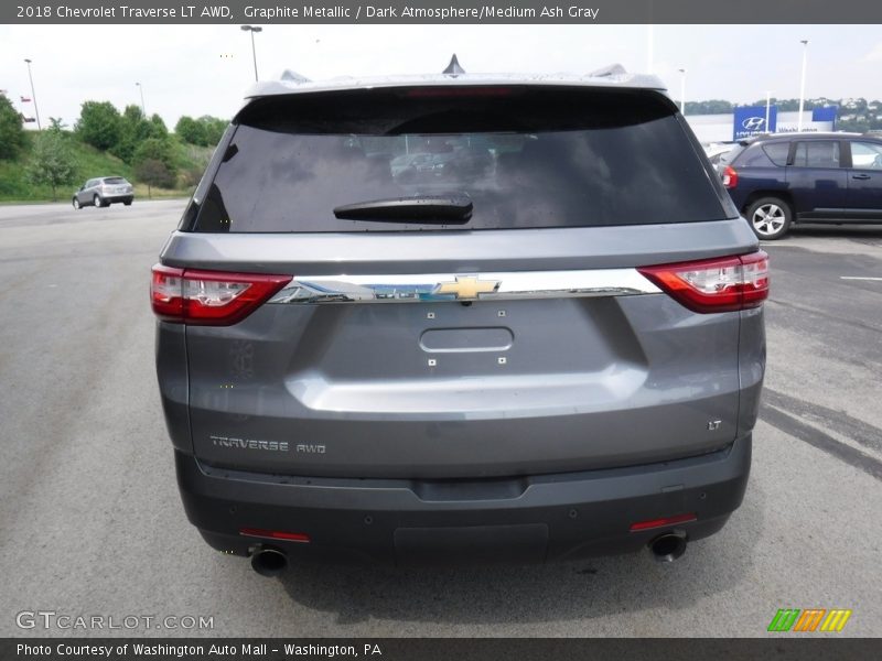 Graphite Metallic / Dark Atmosphere/Medium Ash Gray 2018 Chevrolet Traverse LT AWD