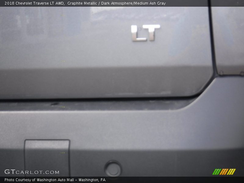 Graphite Metallic / Dark Atmosphere/Medium Ash Gray 2018 Chevrolet Traverse LT AWD