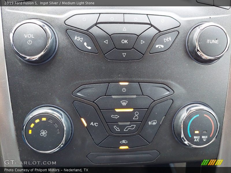 Ingot Silver / Medium Light Stone 2019 Ford Fusion S