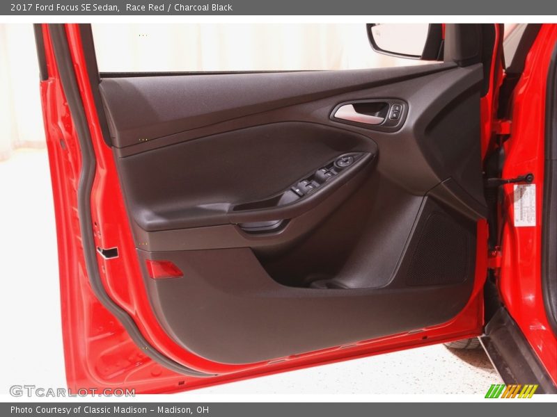 Race Red / Charcoal Black 2017 Ford Focus SE Sedan