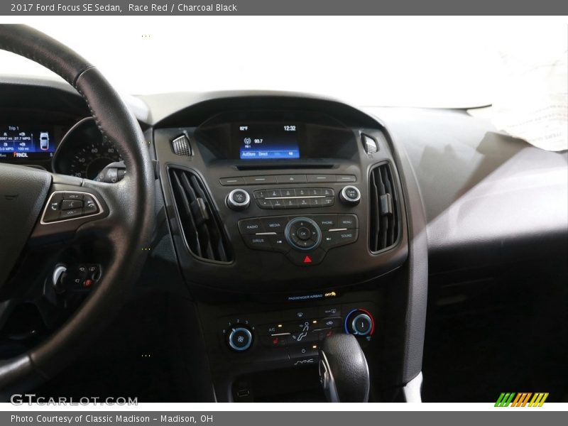 Race Red / Charcoal Black 2017 Ford Focus SE Sedan