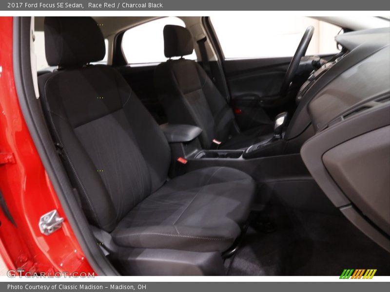 Race Red / Charcoal Black 2017 Ford Focus SE Sedan