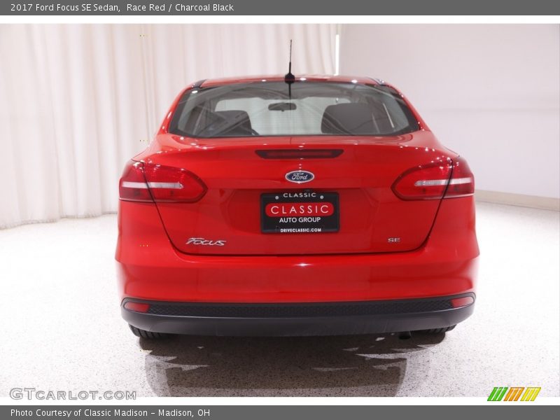 Race Red / Charcoal Black 2017 Ford Focus SE Sedan