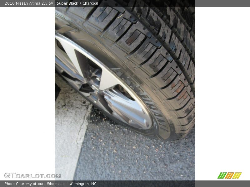 Super Black / Charcoal 2016 Nissan Altima 2.5 SV
