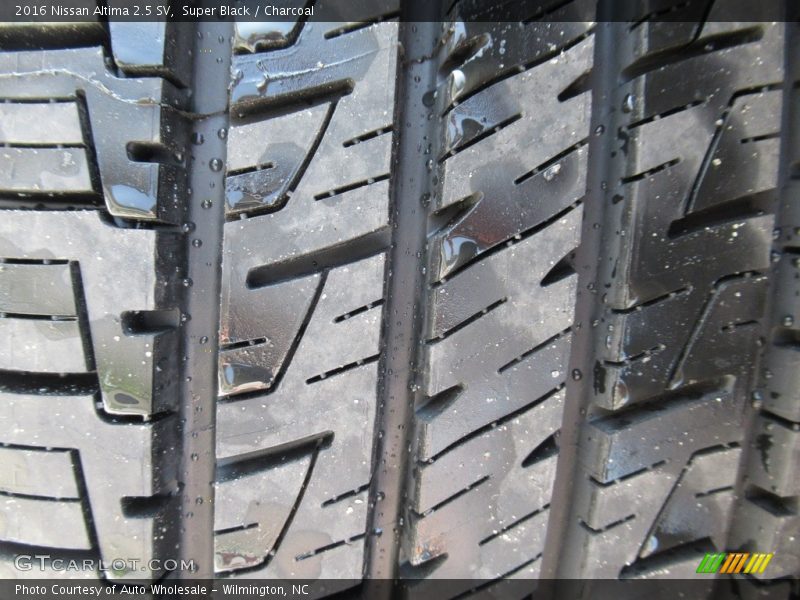Super Black / Charcoal 2016 Nissan Altima 2.5 SV