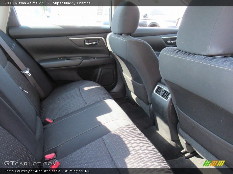 Super Black / Charcoal 2016 Nissan Altima 2.5 SV