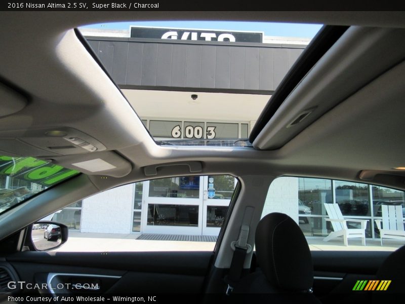 Super Black / Charcoal 2016 Nissan Altima 2.5 SV