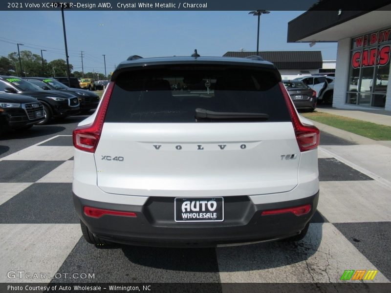 Crystal White Metallic / Charcoal 2021 Volvo XC40 T5 R-Design AWD