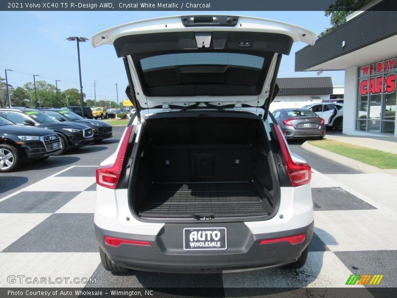 Crystal White Metallic / Charcoal 2021 Volvo XC40 T5 R-Design AWD