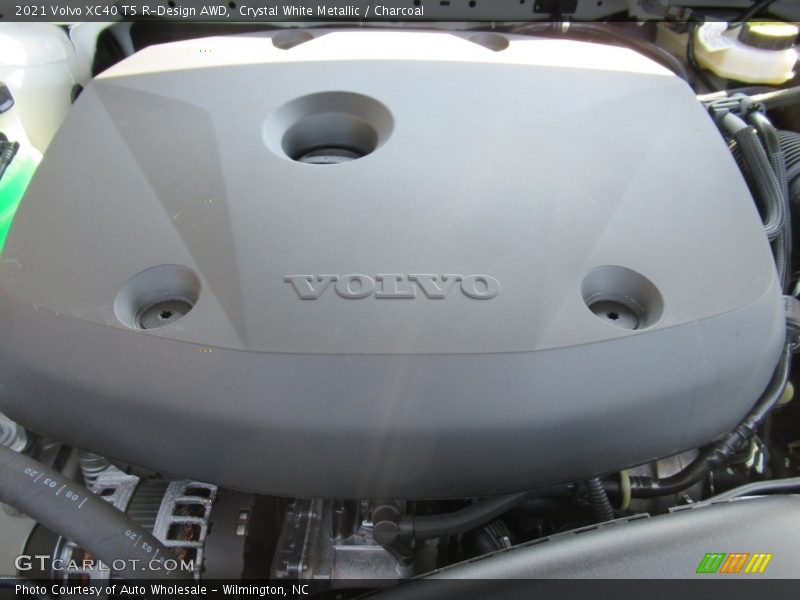 Crystal White Metallic / Charcoal 2021 Volvo XC40 T5 R-Design AWD