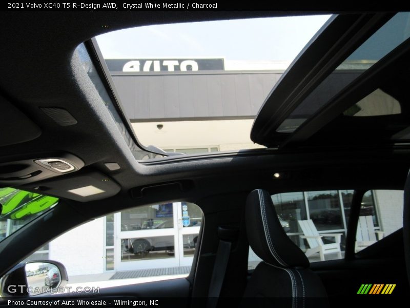 Crystal White Metallic / Charcoal 2021 Volvo XC40 T5 R-Design AWD