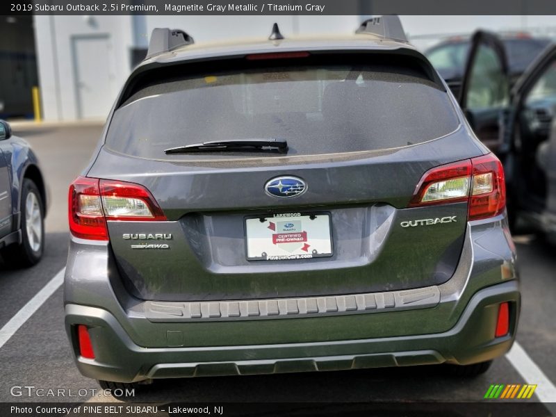 Magnetite Gray Metallic / Titanium Gray 2019 Subaru Outback 2.5i Premium