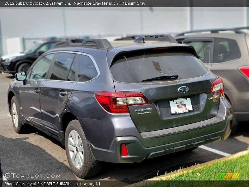 Magnetite Gray Metallic / Titanium Gray 2019 Subaru Outback 2.5i Premium