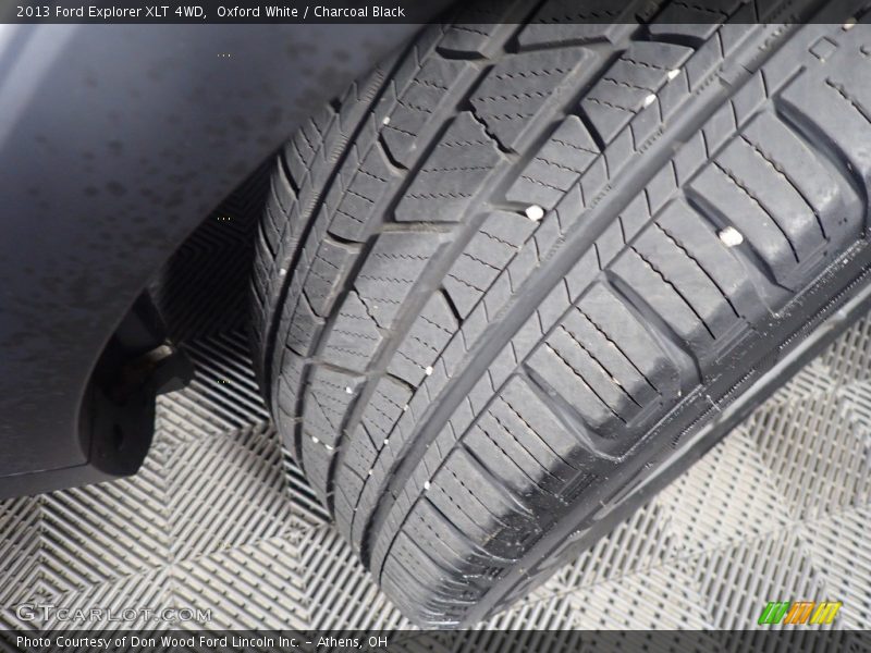 Oxford White / Charcoal Black 2013 Ford Explorer XLT 4WD