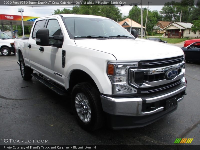 Oxford White / Medium Earth Gray 2020 Ford F250 Super Duty XLT Crew Cab 4x4
