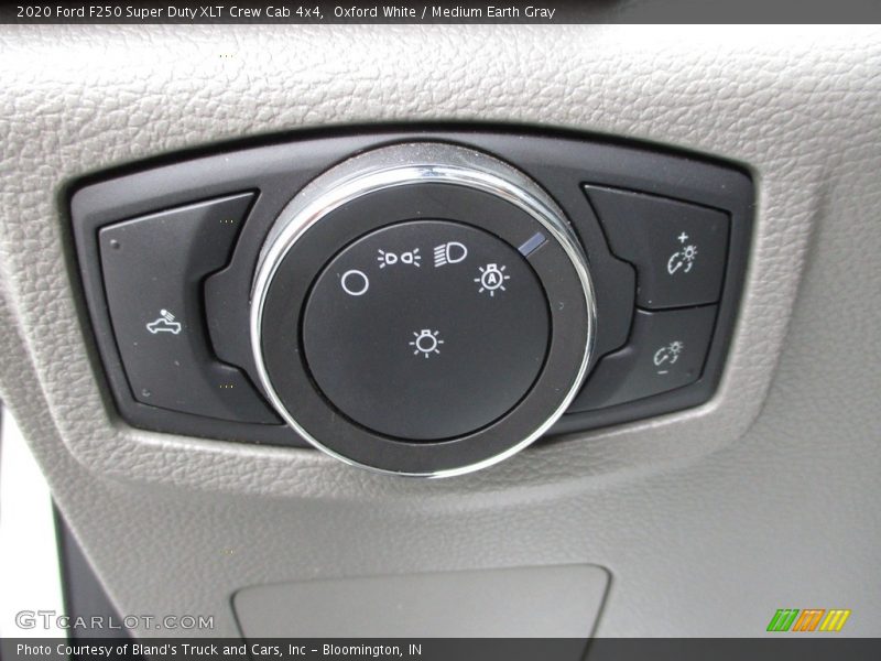 Oxford White / Medium Earth Gray 2020 Ford F250 Super Duty XLT Crew Cab 4x4