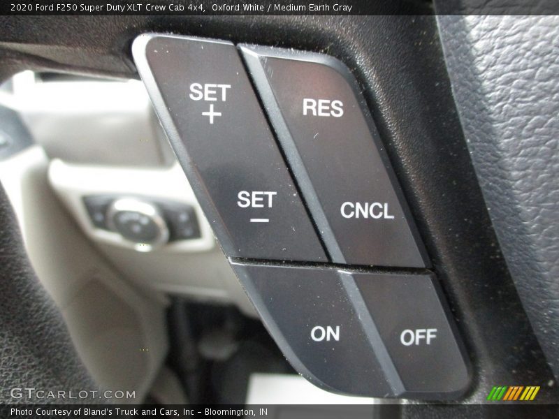 Oxford White / Medium Earth Gray 2020 Ford F250 Super Duty XLT Crew Cab 4x4