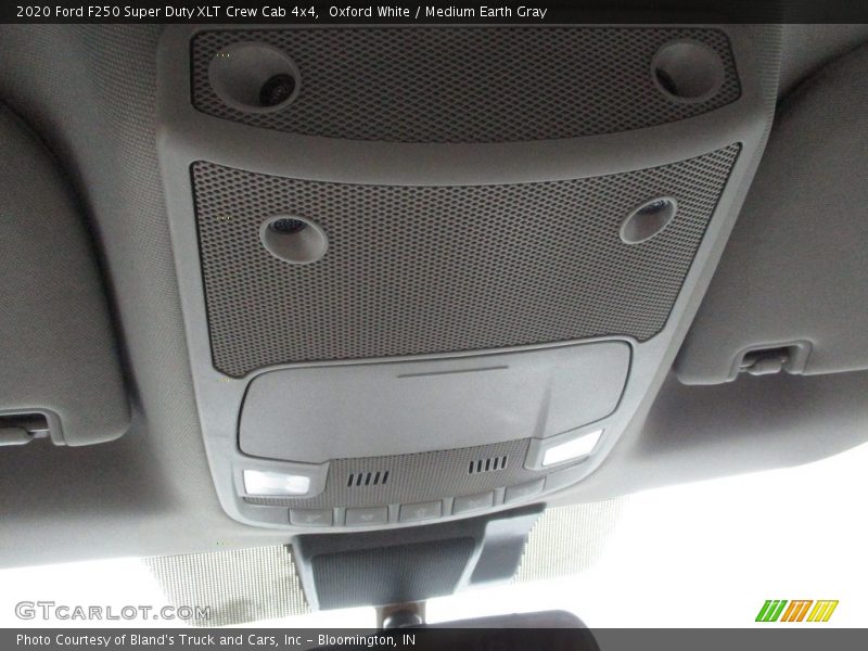 Oxford White / Medium Earth Gray 2020 Ford F250 Super Duty XLT Crew Cab 4x4
