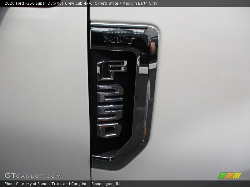 Oxford White / Medium Earth Gray 2020 Ford F250 Super Duty XLT Crew Cab 4x4