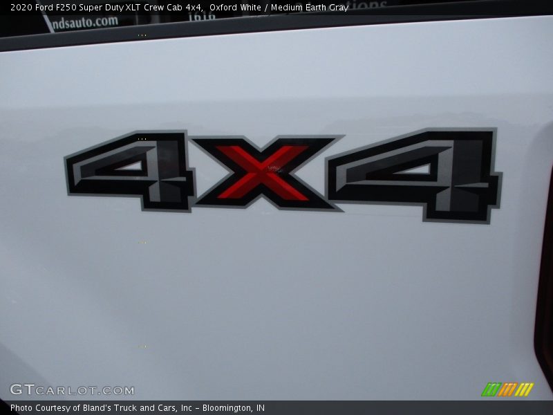 Oxford White / Medium Earth Gray 2020 Ford F250 Super Duty XLT Crew Cab 4x4
