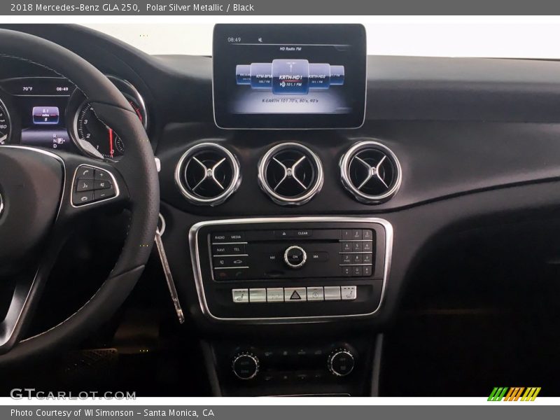Polar Silver Metallic / Black 2018 Mercedes-Benz GLA 250