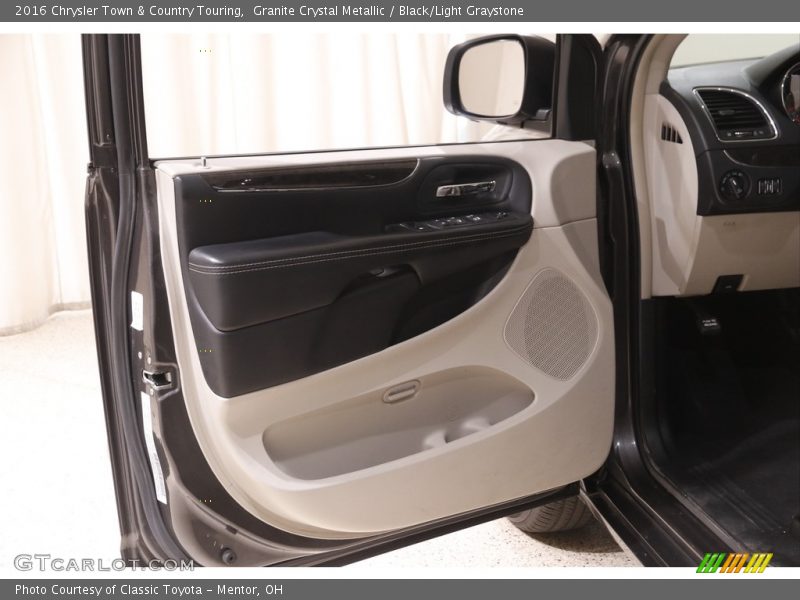 Granite Crystal Metallic / Black/Light Graystone 2016 Chrysler Town & Country Touring