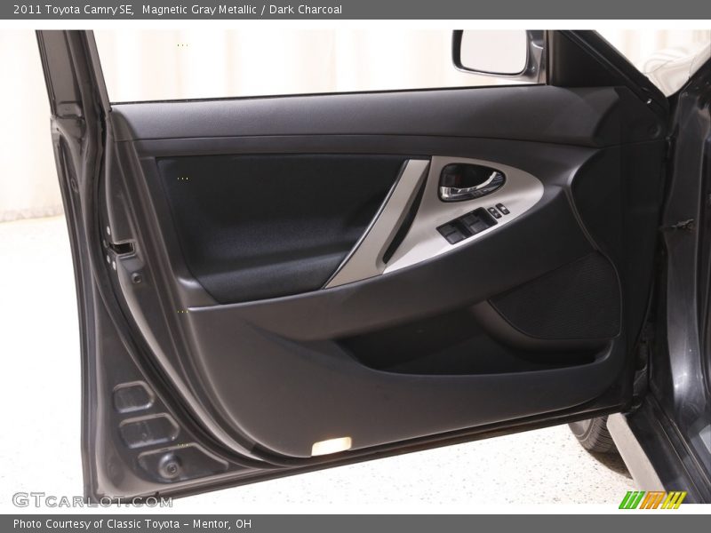 Magnetic Gray Metallic / Dark Charcoal 2011 Toyota Camry SE