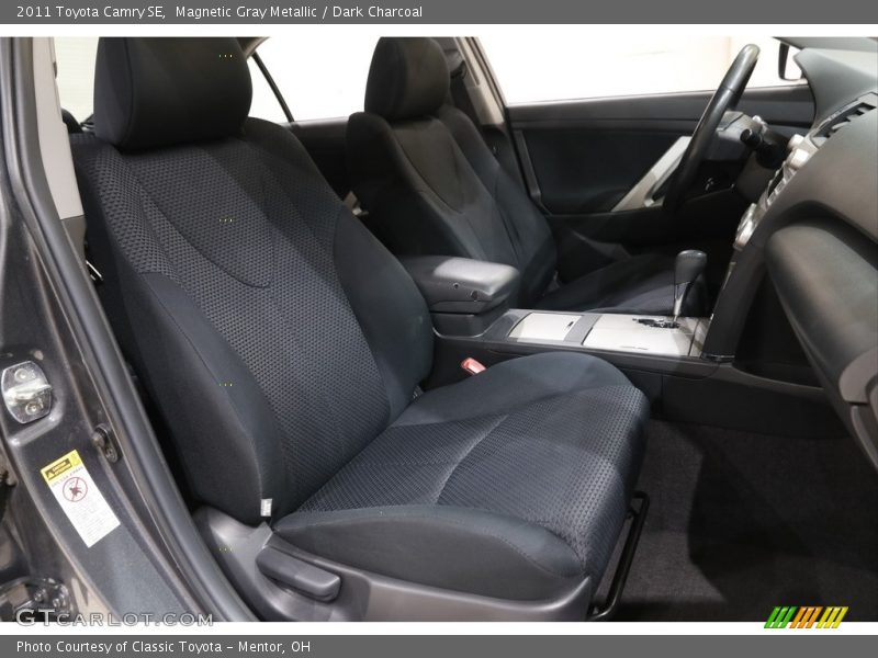 Magnetic Gray Metallic / Dark Charcoal 2011 Toyota Camry SE