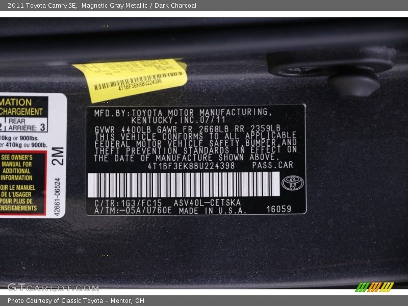 Magnetic Gray Metallic / Dark Charcoal 2011 Toyota Camry SE