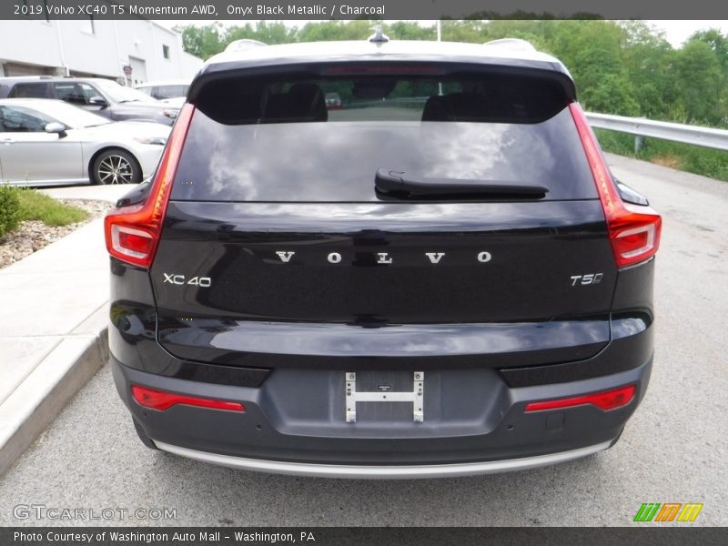 Onyx Black Metallic / Charcoal 2019 Volvo XC40 T5 Momentum AWD