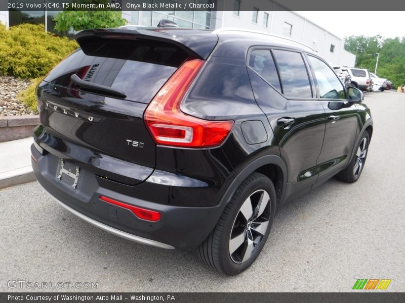 Onyx Black Metallic / Charcoal 2019 Volvo XC40 T5 Momentum AWD