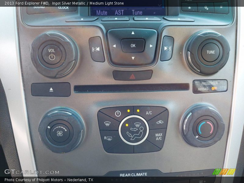 Ingot Silver Metallic / Medium Light Stone 2013 Ford Explorer FWD