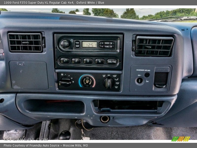 Controls of 1999 F350 Super Duty XL Regular Cab 4x4