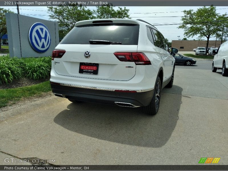 Pure White / Titan Black 2021 Volkswagen Tiguan SE 4Motion