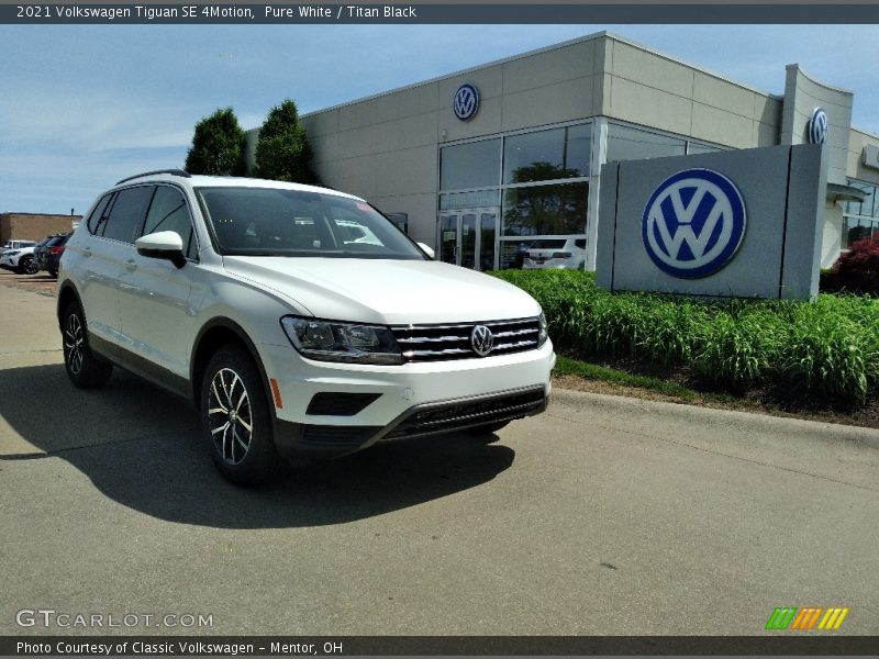 Pure White / Titan Black 2021 Volkswagen Tiguan SE 4Motion