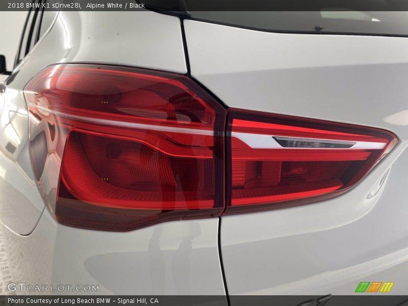 Alpine White / Black 2018 BMW X1 sDrive28i