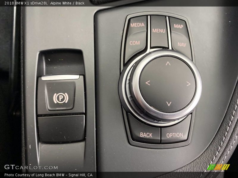 Alpine White / Black 2018 BMW X1 sDrive28i