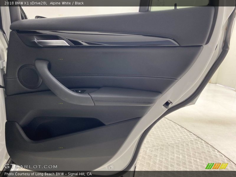 Alpine White / Black 2018 BMW X1 sDrive28i