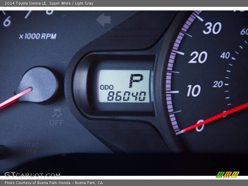 Super White / Light Gray 2014 Toyota Sienna LE
