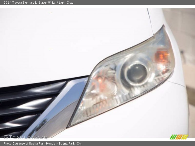 Super White / Light Gray 2014 Toyota Sienna LE