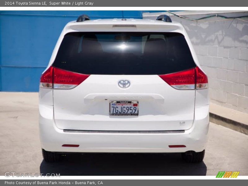 Super White / Light Gray 2014 Toyota Sienna LE