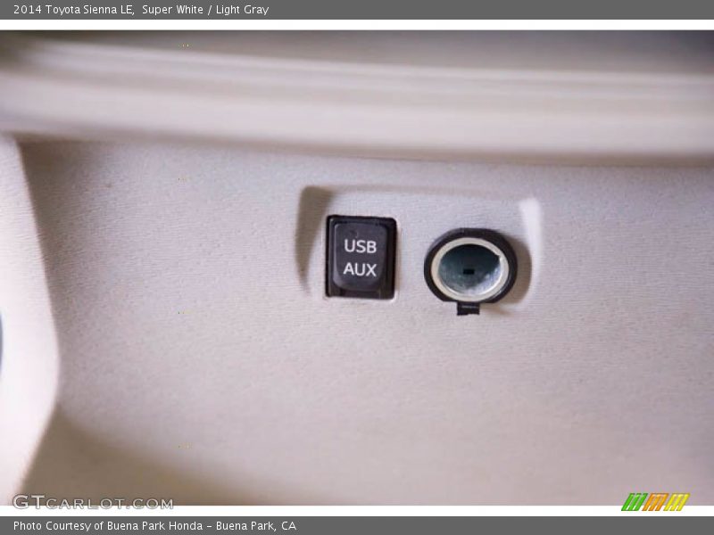 Super White / Light Gray 2014 Toyota Sienna LE