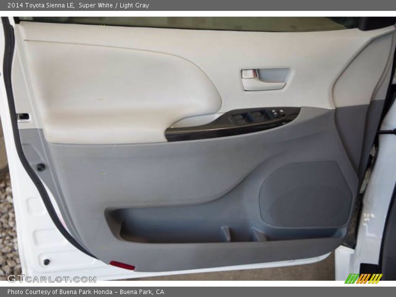 Super White / Light Gray 2014 Toyota Sienna LE
