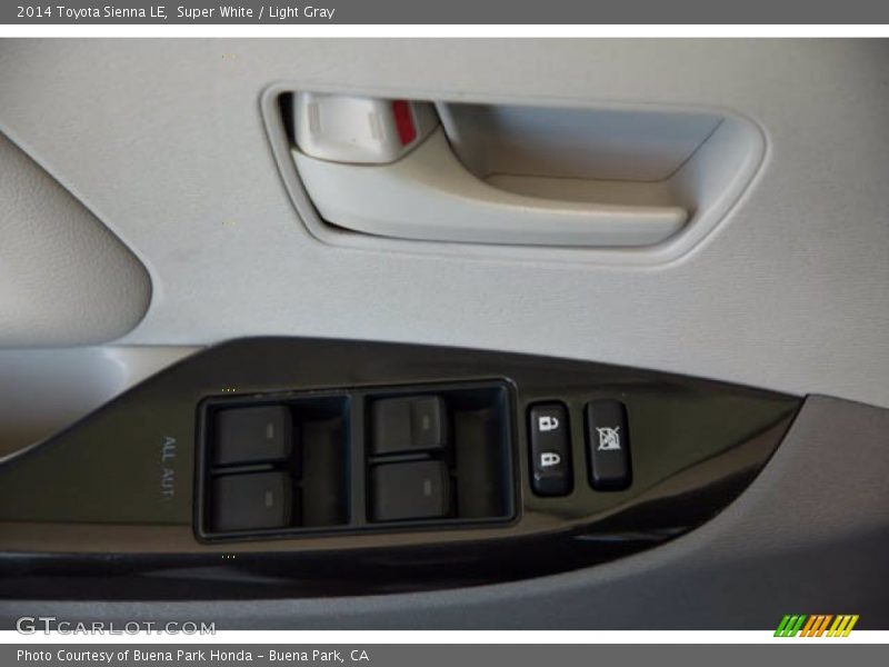 Super White / Light Gray 2014 Toyota Sienna LE