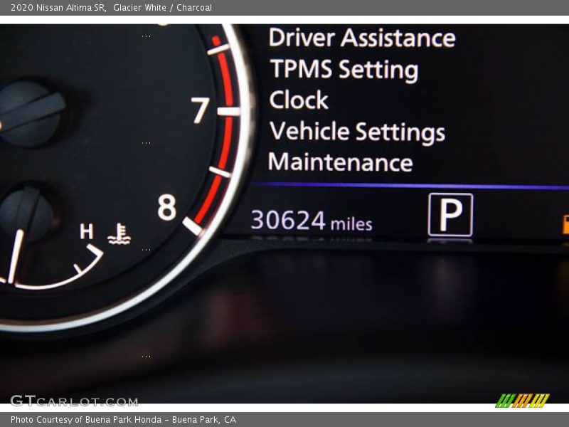 Glacier White / Charcoal 2020 Nissan Altima SR