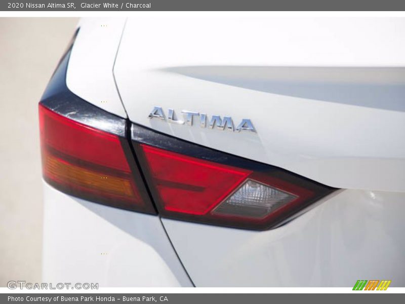 Glacier White / Charcoal 2020 Nissan Altima SR