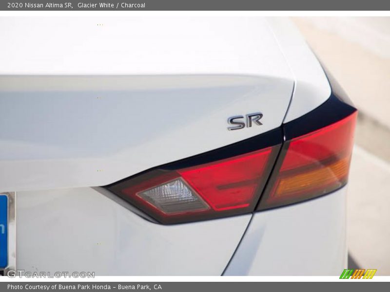 Glacier White / Charcoal 2020 Nissan Altima SR