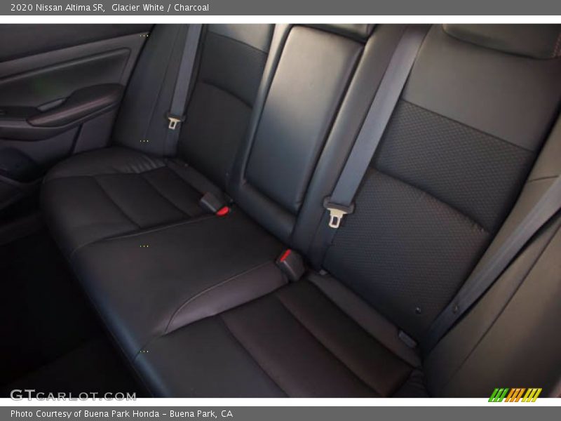 Glacier White / Charcoal 2020 Nissan Altima SR